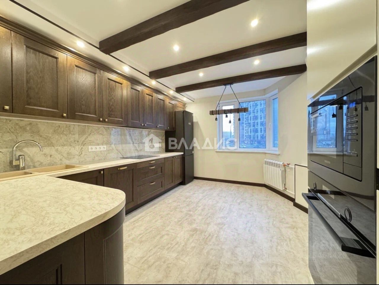 Продажа 3-комн квартиры на вторичном рынке улица Вертолетчиков, 13