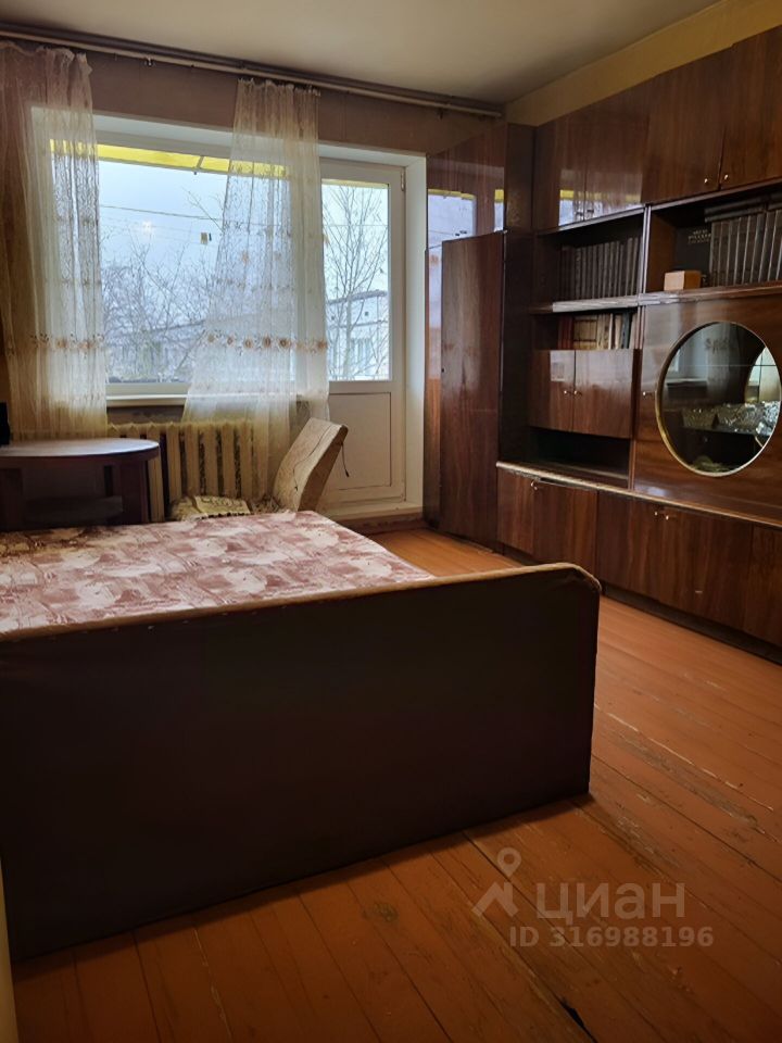 Продажа 2-комн квартиры на вторичном рынке Луга, улица Кингисеппа, 4