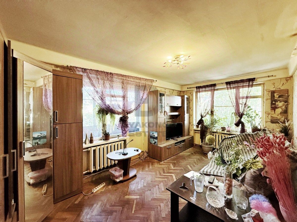 Продажа 2-комн квартиры на вторичном рынке проспект Космонавтов, 30К2