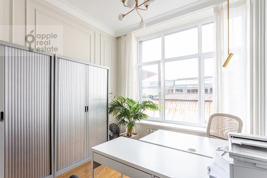 Продажа 2-комн квартиры на вторичном рынке Мясницкая улица, 13С10