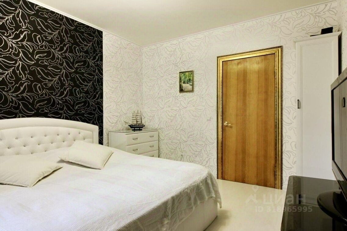 Продажа 2-комн квартиры на вторичном рынке улица Оптиков, 52к2В