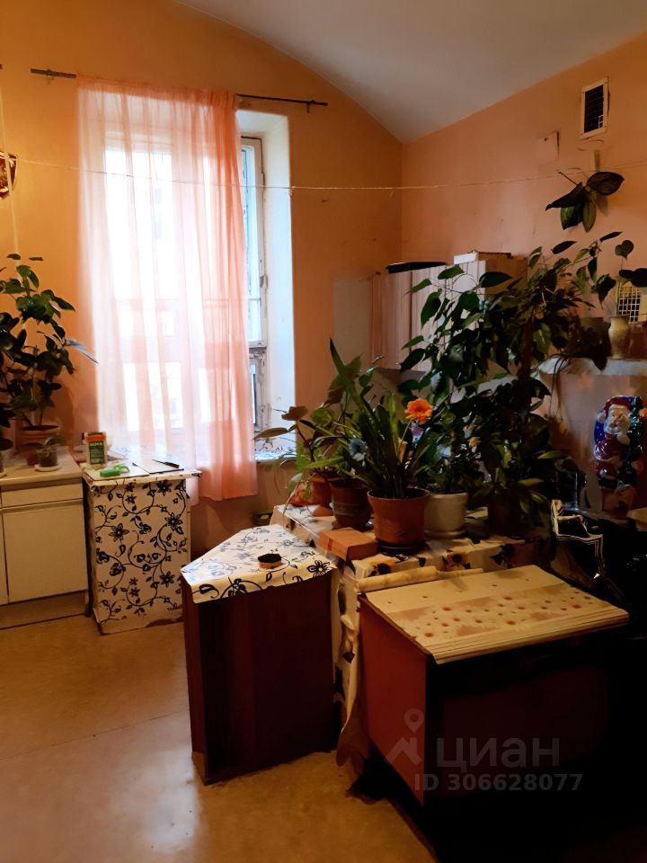 Продажа 6-комн квартиры на вторичном рынке Театральная площадь, 16