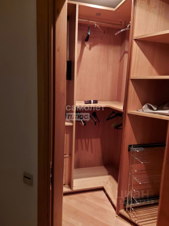 Продажа 4-комн квартиры на вторичном рынке Зоологическая улица, 22