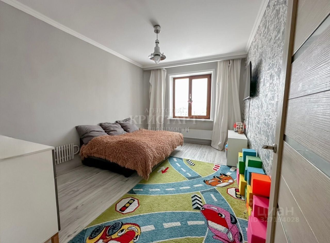 Продажа 3-комн квартиры на вторичном рынке Луга, проспект Володарского, 42