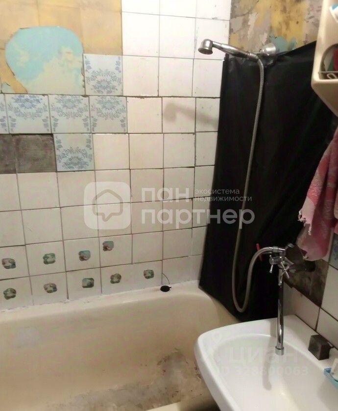 Продажа 3-комн квартиры на вторичном рынке улица Орджоникидзе, 63К2