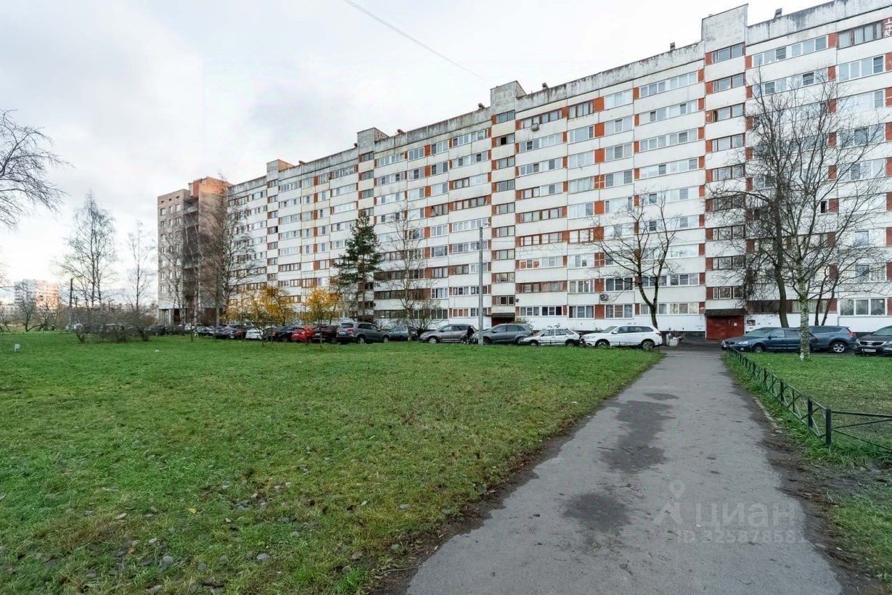 Продажа 3-комн квартиры на вторичном рынке улица Тамбасова, 4К2