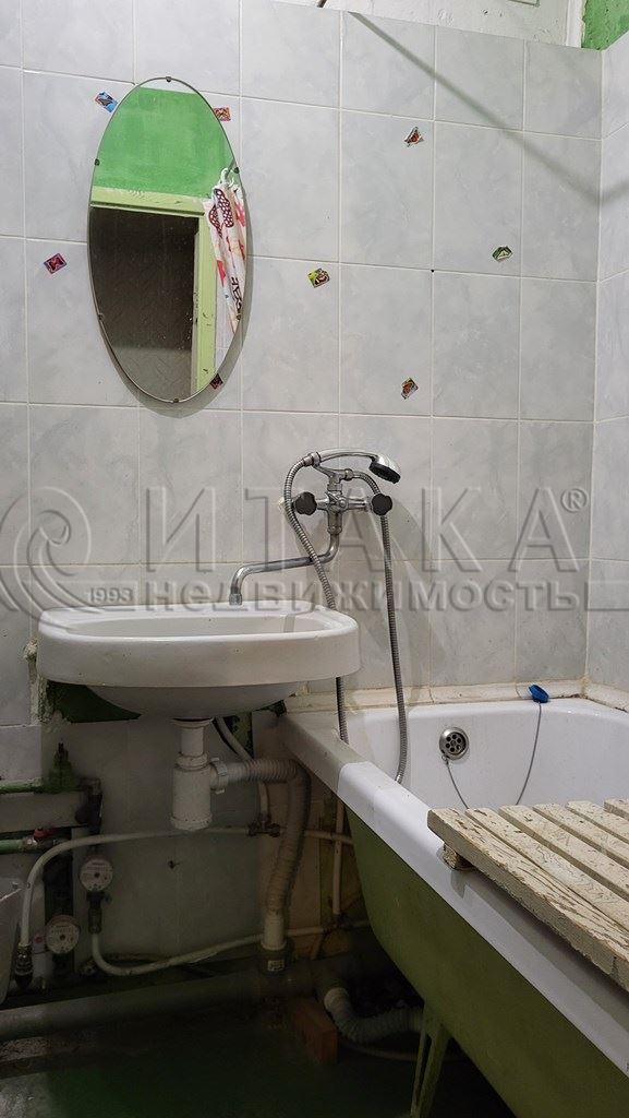 Продажа комнаты Ириновский,  д. 25