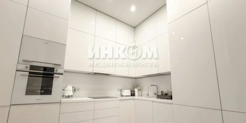 4-комн квартира ул Мосфильмовская,  д. 8,  к. 1