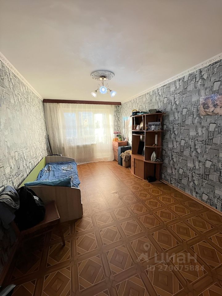 Продажа 3-комн квартиры на вторичном рынке Коммунар г., улица Гатчинская, 14