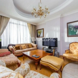 Продажа 5-комн квартиры на вторичном рынке улица Маршала Соколовского,  д. 1