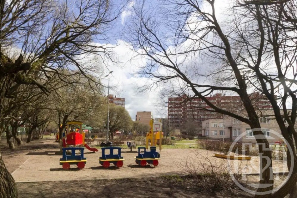 Продажа 1-комн квартиры на вторичном рынке Красное Село г., Бронетанковая ул. ,  д. 13,  к. 1