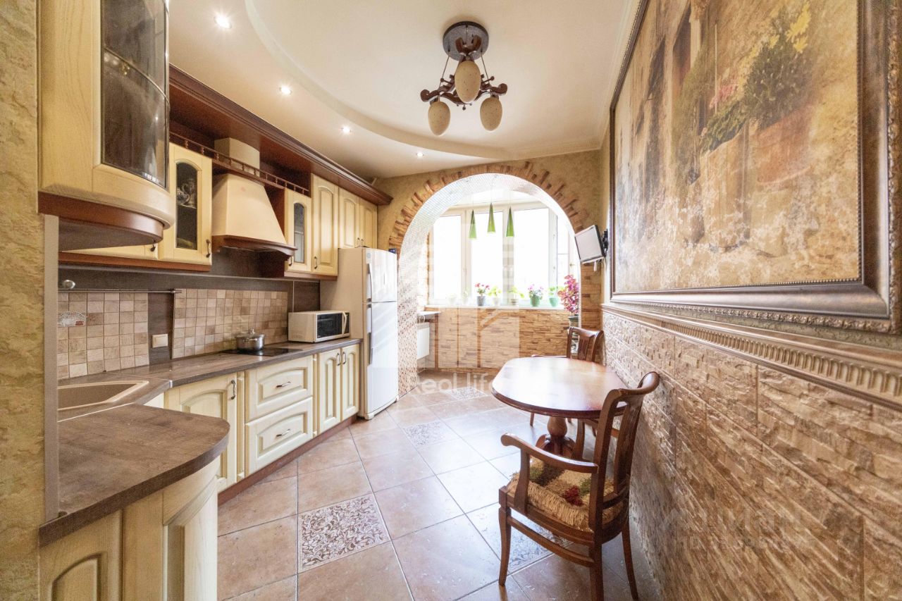 Продажа 2-комн квартиры на вторичном рынке Юбилейный мкр, улица Ленинская, 14