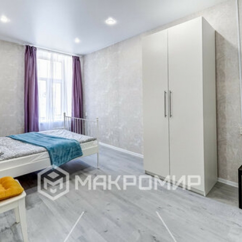 4-комн квартира улица Рубинштейна,  д. 2/45