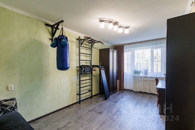 Продажа 3-комн квартиры на вторичном рынке Гатчина, улица Авиатриссы Зверевой, 13к2