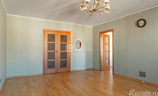 Продажа 4-комн квартиры на вторичном рынке проспект Авиаконструкторов,  д. 32