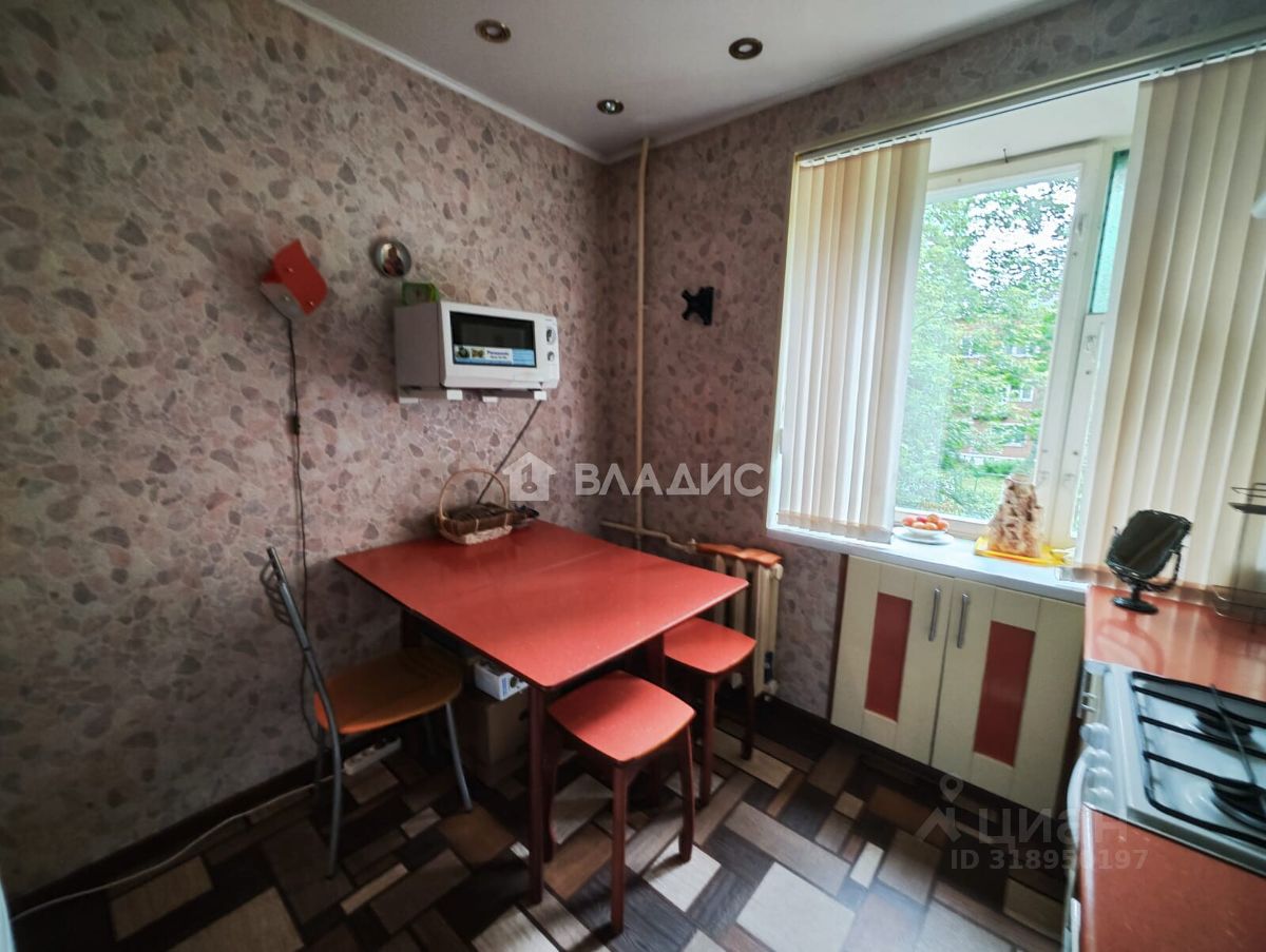 Продажа 2-комн квартиры на вторичном рынке пос. Рыбное, 2