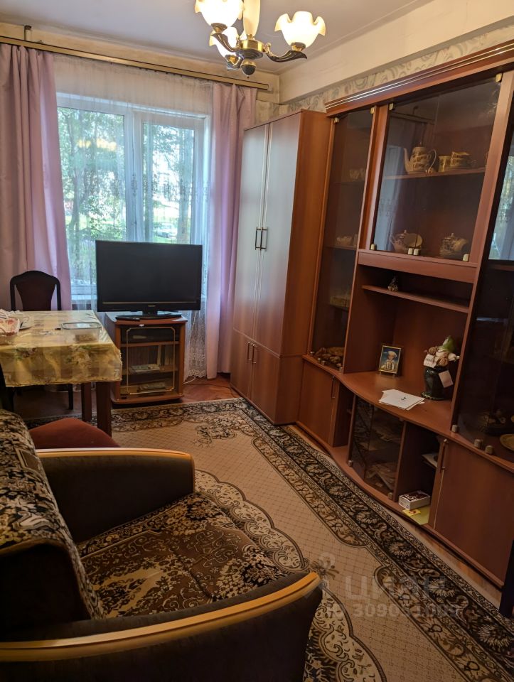 Продажа 2-комн квартиры на вторичном рынке Сиверский городской поселок, улица Военный Городок, 37