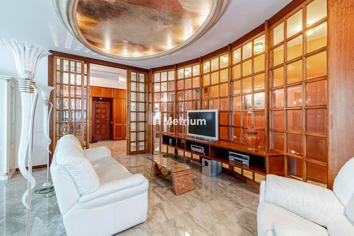 Продажа 4-комн квартиры на вторичном рынке Зубовский проезд, 1