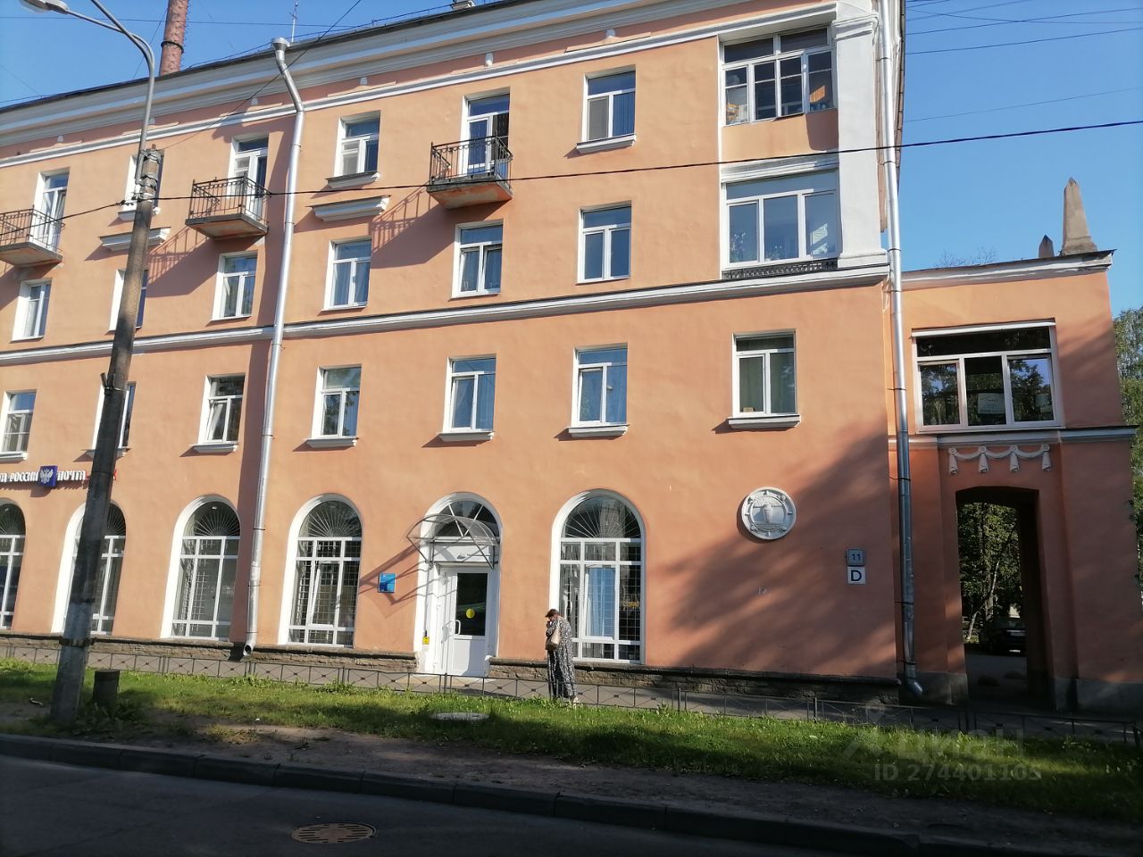 Продажа 3-комн квартиры на вторичном рынке пос. Металлострой, Центральная улица, 11