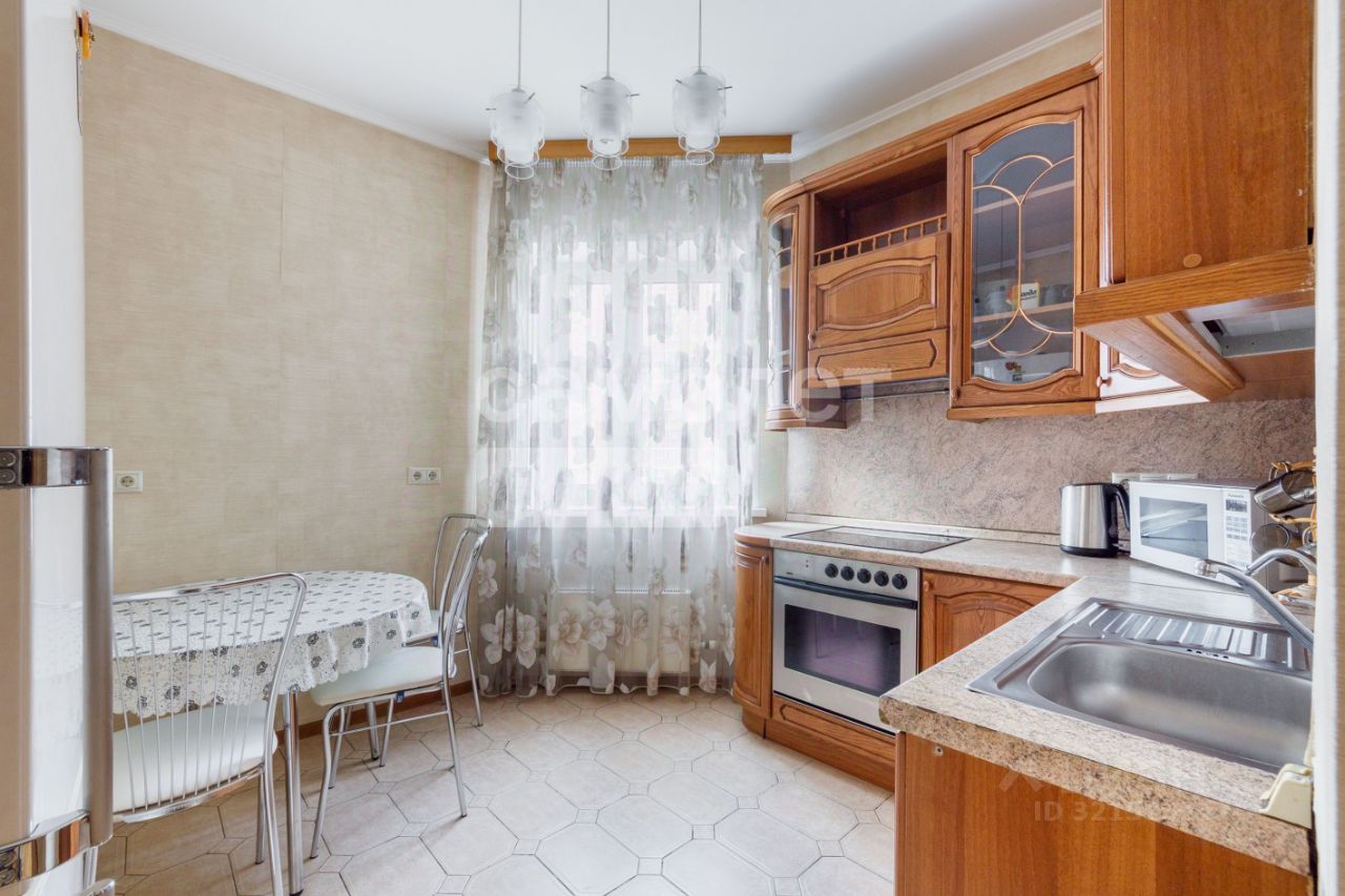 Продажа 3-комн квартиры на вторичном рынке улица Верхние Поля, 34К1