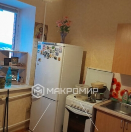 Продажа 1-комн квартиры на вторичном рынке Луга, пр-кт Урицкого,  д. 76