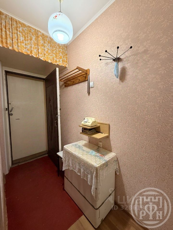 Продажа 2-комн квартиры на вторичном рынке Ломоносов, Профсоюзная улица,  д. 27