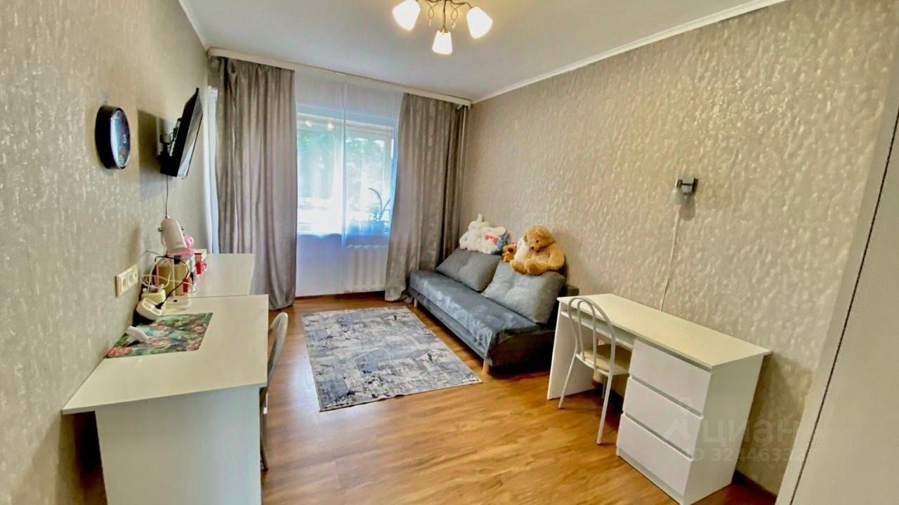 Продажа 3-комн квартиры на вторичном рынке Кировск, Ладожская улица, 20