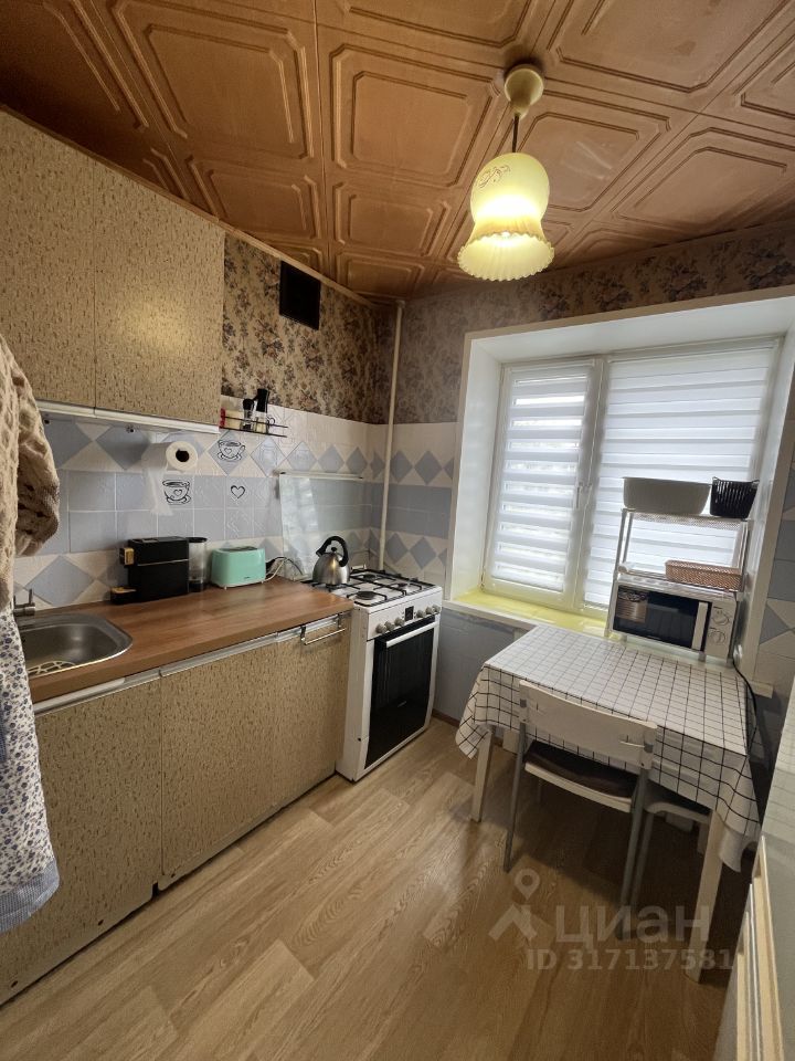 Продажа 4-комн квартиры на вторичном рынке 1-й кв-л, 5-й мкр,  д. 4