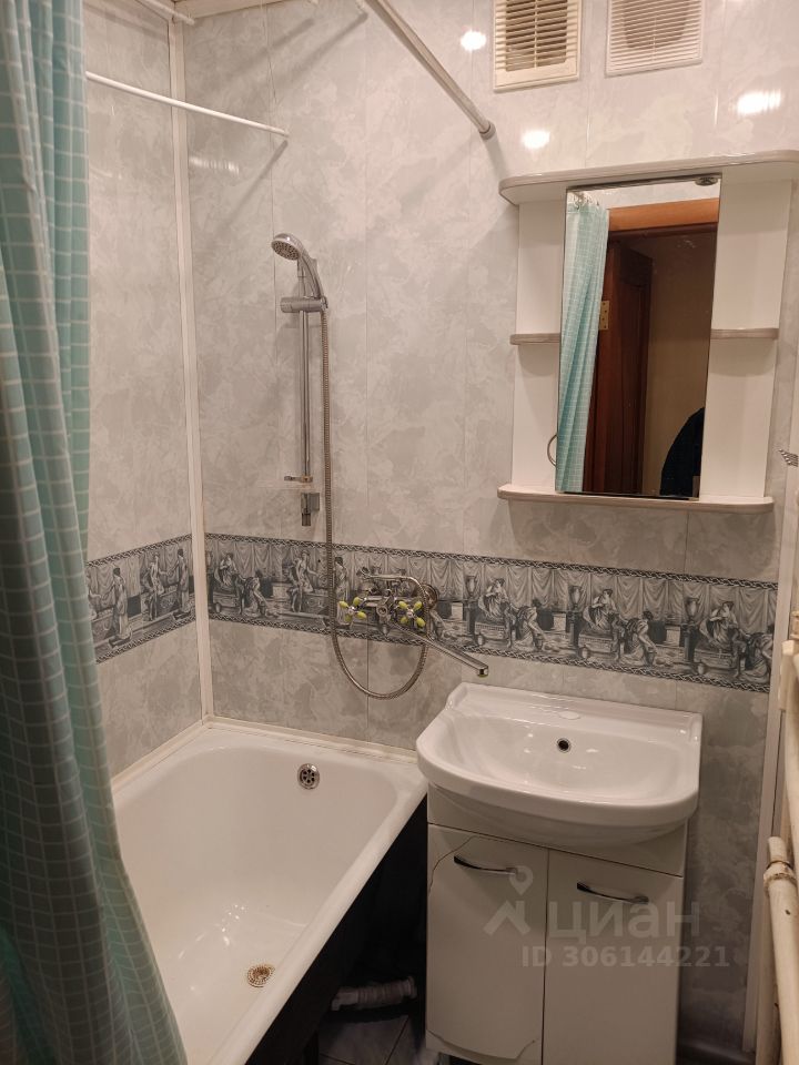 Продажа 2-комн квартиры на вторичном рынке улица Пилотов, 23