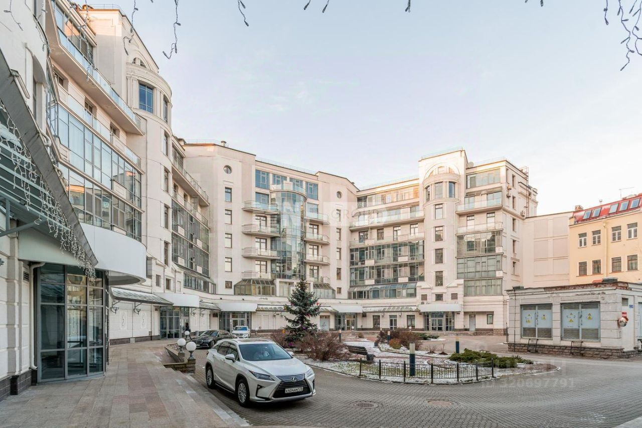 Продажа 4-комн квартиры на вторичном рынке Динамовская улица, 2