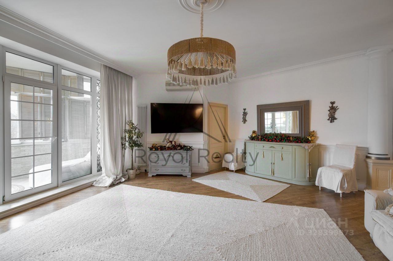 Аренда 3-комн квартиры на вторичном рынке Крестовский проспект, 13