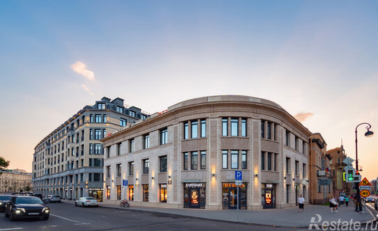 Продажа 3-комн квартиры на вторичном рынке наб Реки Карповки,  д. 39,  к. 2