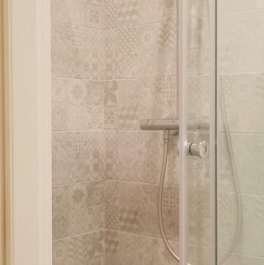 Продажа 4-комн квартиры на вторичном рынке Лахтинская улица,  д. 25Б