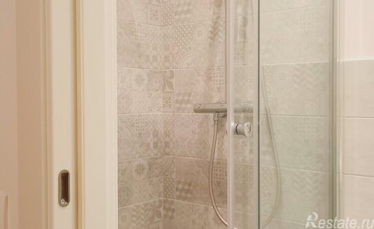 Продажа 4-комн квартиры на вторичном рынке Лахтинская улица,  д. 25Б