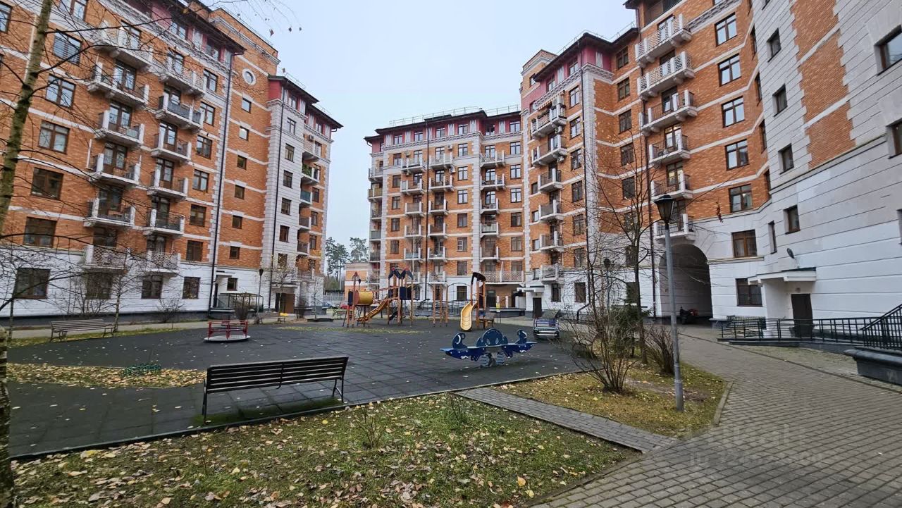 Продажа 2-комн квартиры на вторичном рынке Опалиха мкр, улица Дежнева, 11