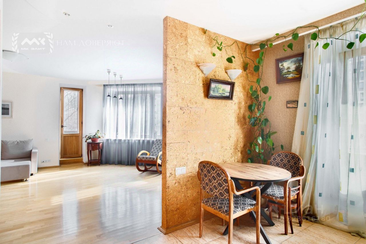 Продажа 3-комн квартиры на вторичном рынке Манчестерская улица, 4