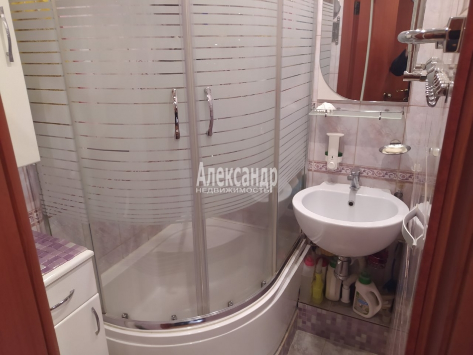 Продажа 3-комн квартиры на вторичном рынке Альпийский пер.,  д. 16