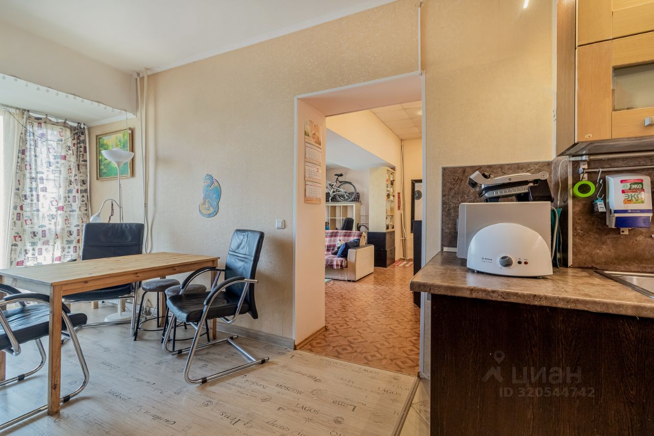 Продажа 2-комн квартиры на вторичном рынке Загребский бульвар, 19К1