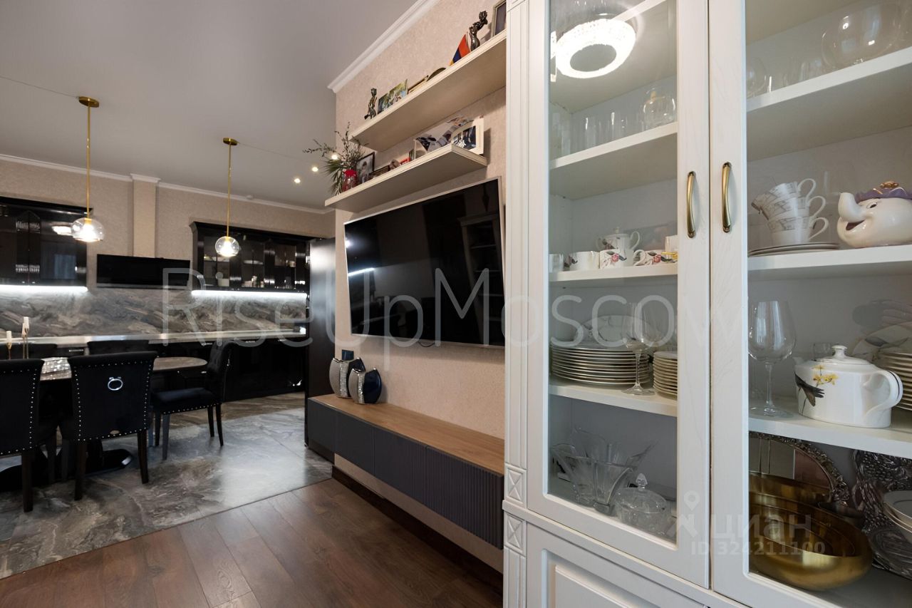 Продажа 4-комн квартиры на вторичном рынке улица Василисы Кожиной, 13