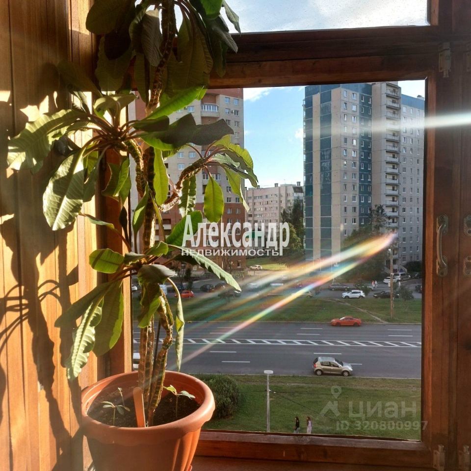 Продажа 3-комн квартиры на вторичном рынке Комендантский проспект, 35К1