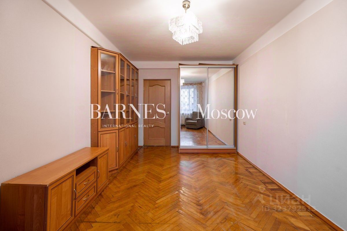 Продажа 2-комн квартиры на вторичном рынке шоссе Революции, 33К1