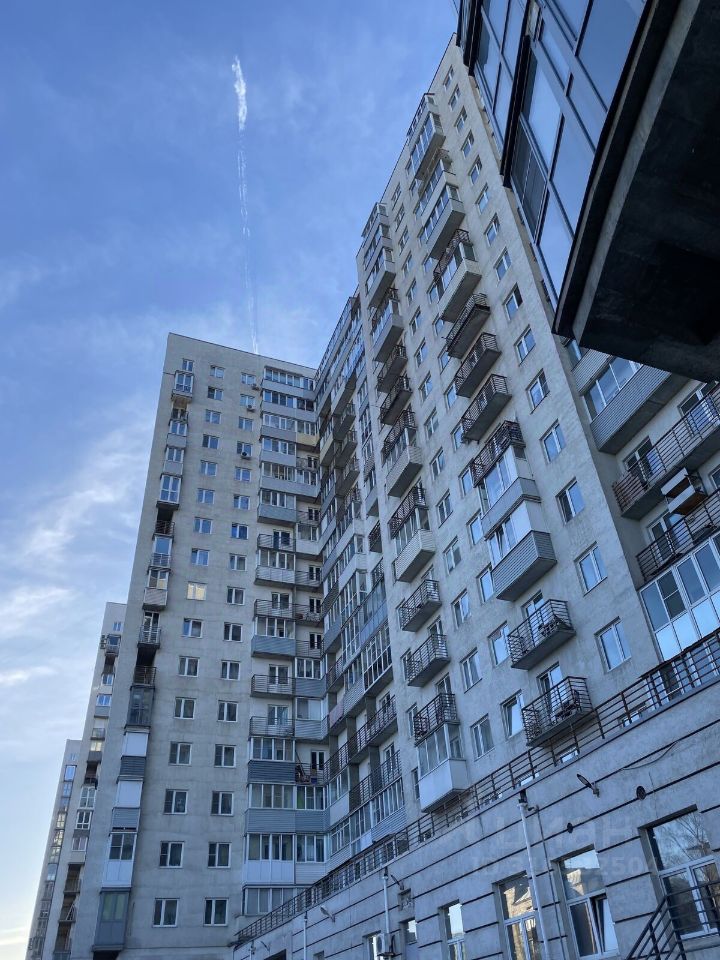Продажа 3-комн квартиры на вторичном рынке проспект Славы, 51