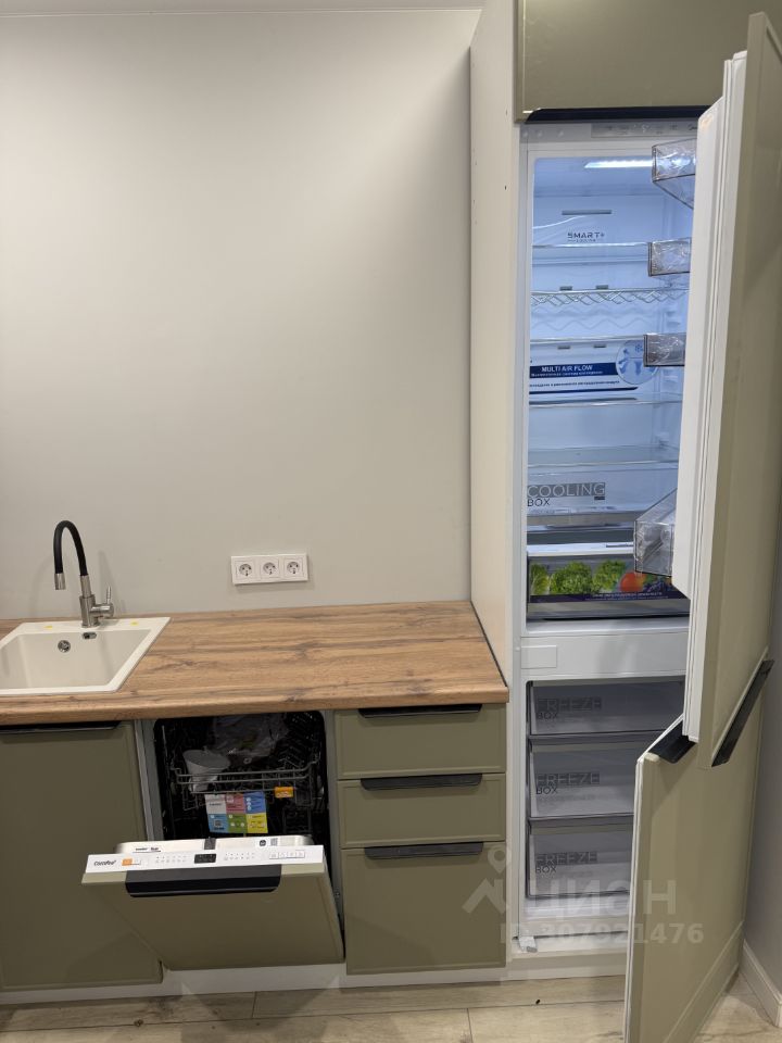 Продажа 3-комн квартиры на вторичном рынке Днепропетровская улица, 27к1