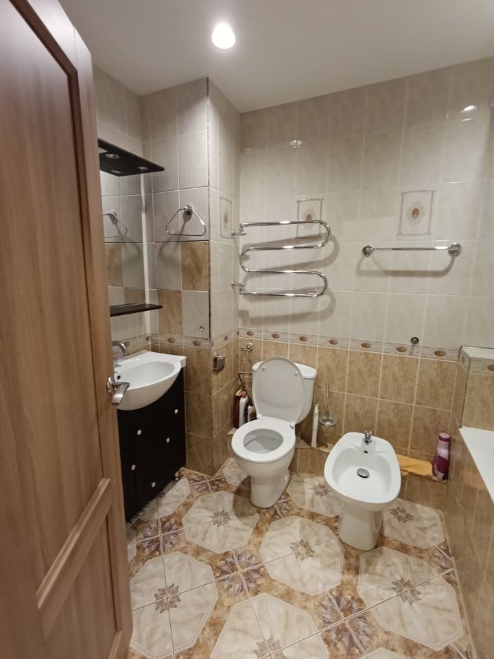 Продажа 2-комн квартиры на вторичном рынке Чукотский проезд, 4