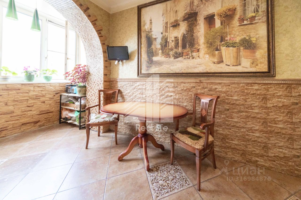 Продажа 2-комн квартиры на вторичном рынке Юбилейный мкр, улица Ленинская, 14