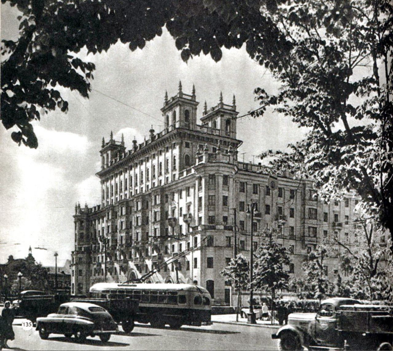 Продажа 2-комн квартиры на вторичном рынке Ленинградский проспект, 1