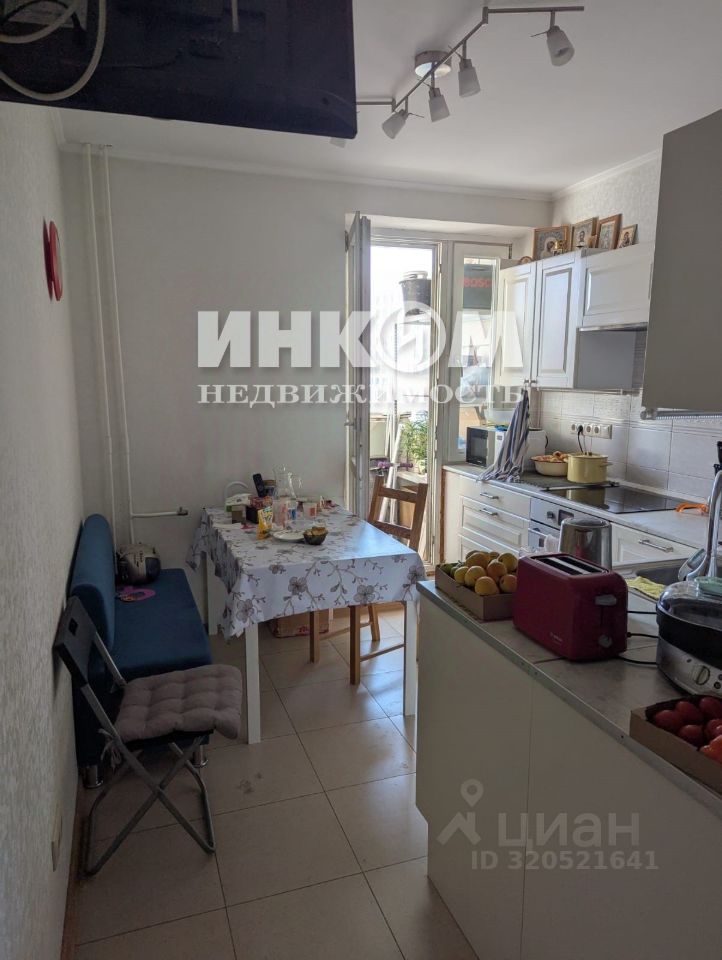 Продажа 4-комн квартиры на вторичном рынке Рождественская улица, 4