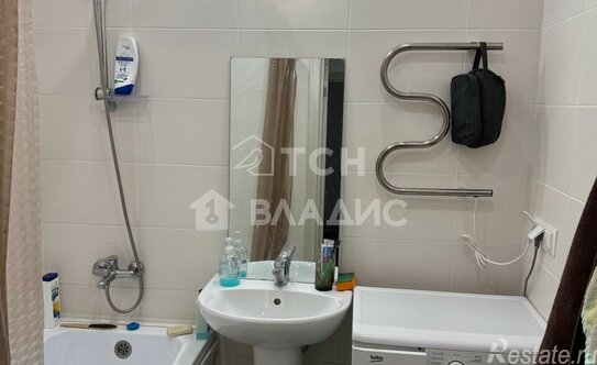 Продажа 2-комн квартиры на вторичном рынке Изумрудная улица,  д. 44/2