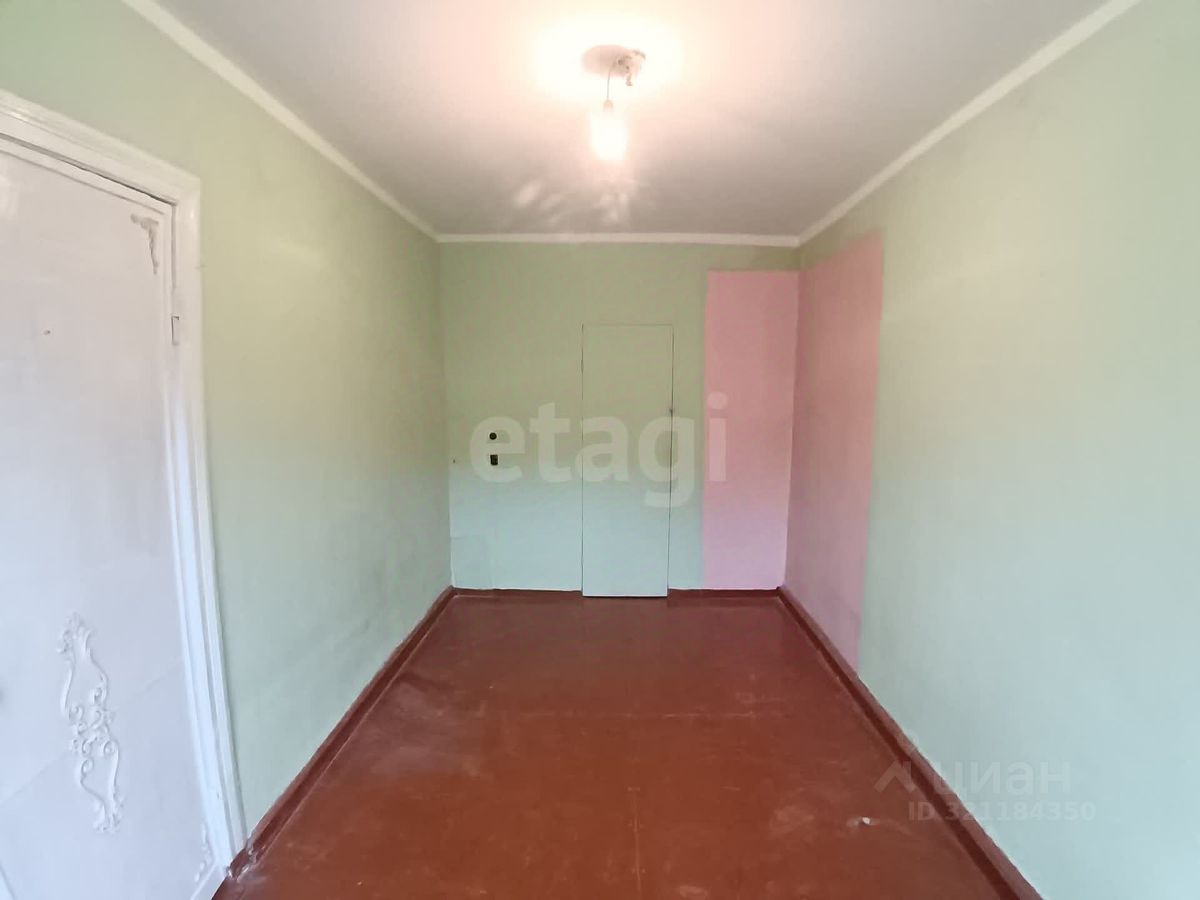 Продажа 3-комн квартиры на вторичном рынке Кириши, Пионерская улица, 7