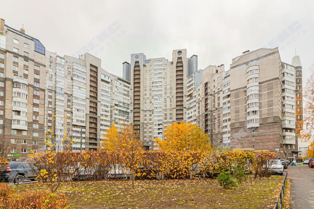 Продажа 3-комн квартиры на вторичном рынке Коломяжский проспект, 26